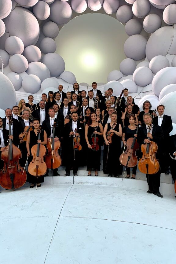 Piedra Fetivalorchester mit Instrumenten