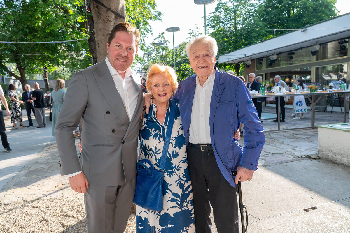 20250617 Künstlerfest Daniel Serafin mit Eltern Inge und Harald Serafin c Andreas Tischler 20250617 Künstlerfest Daniel Serafin mit Eltern Inge und Harald Serafin c Andreas Tischler